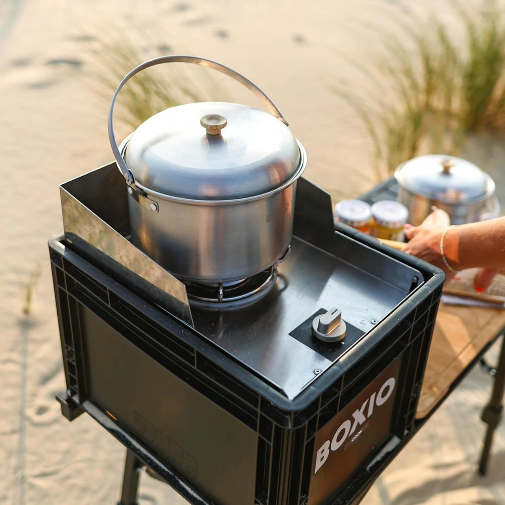 BOXIO dujinė stovyklavimo viryklė su indų rinkiniu, vėjo apsauga, nerūdijančio plieno korpusu, 1500 W, BOX-COOK-P-10