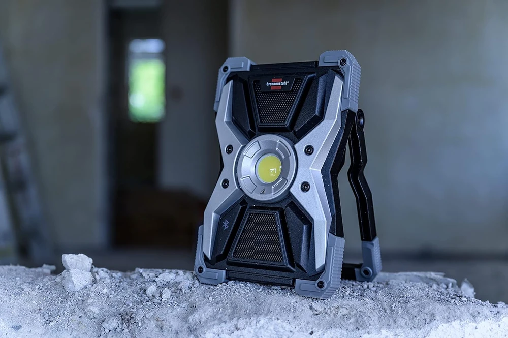 Brennenstuhl nešiojamas šviestuvas 30W 3000lm LED RUFUS IP65 su garsiakalbiu ir akumuliatoriumi