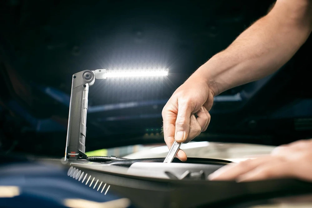 Brennenstuhl LED darbo žibintas su akumuliatoriumi, magnetu, USB-C, 400+70 lm, 1177370010