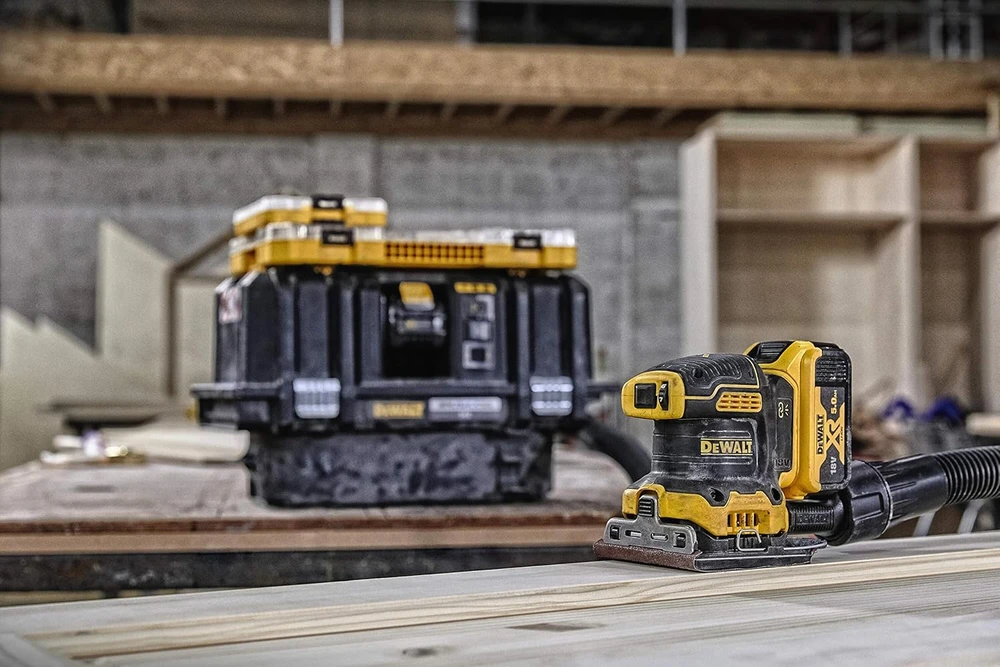 Dewalt vibracinis šlifuoklis DCW200NT, 18V, lagaminas,  be akumuliatoriaus ir kroviklio
