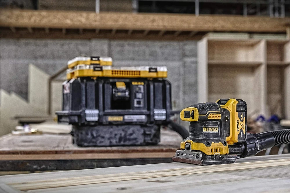 Dewalt vibracinis šlifuoklis DCW200NT, 18V, lagaminas,  be akumuliatoriaus ir kroviklio