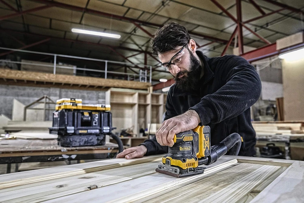 Dewalt vibracinis šlifuoklis DCW200NT, 18V, lagaminas,  be akumuliatoriaus ir kroviklio