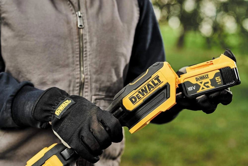 Akumuliatorinė žoliapjovė / trimeris DeWalt 18V, 1x 5.0Ah (DCMST561P1-QW)
