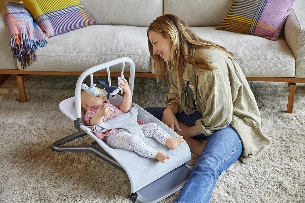 Ergobaby žaislų lankas Evolve 3 viename gultukui nuo 4 mėn. EVLBNCTBOCNWND
