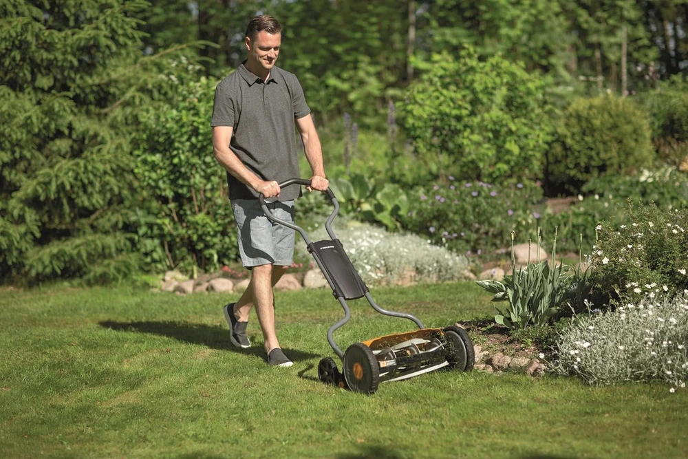 FISKARS StaySharp™ Plus mechaninė vejapjovė 43 cm