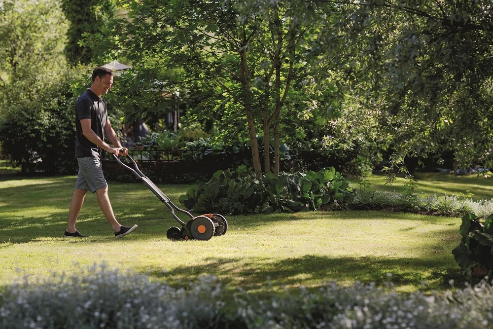 FISKARS StaySharp™ Plus mechaninė vejapjovė 43 cm