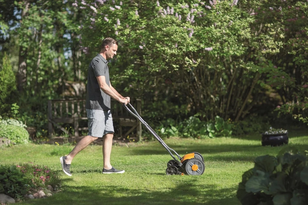 FISKARS StaySharp™ Plus mechaninė vejapjovė 43 cm