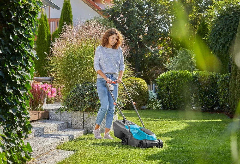 Gardena akumuliatorinė vejapjovė 30 cm pjovimo plotis, 18 V, 25 l žolės surinkimo talpa, EasyMax 30/18 V P4A (14629-20)