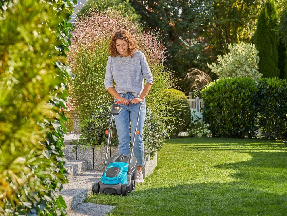 Gardena akumuliatorinė vejapjovė 30 cm pjovimo plotis, 18 V, 25 l žolės surinkimo talpa, EasyMax 30/18 V P4A (14629-20)