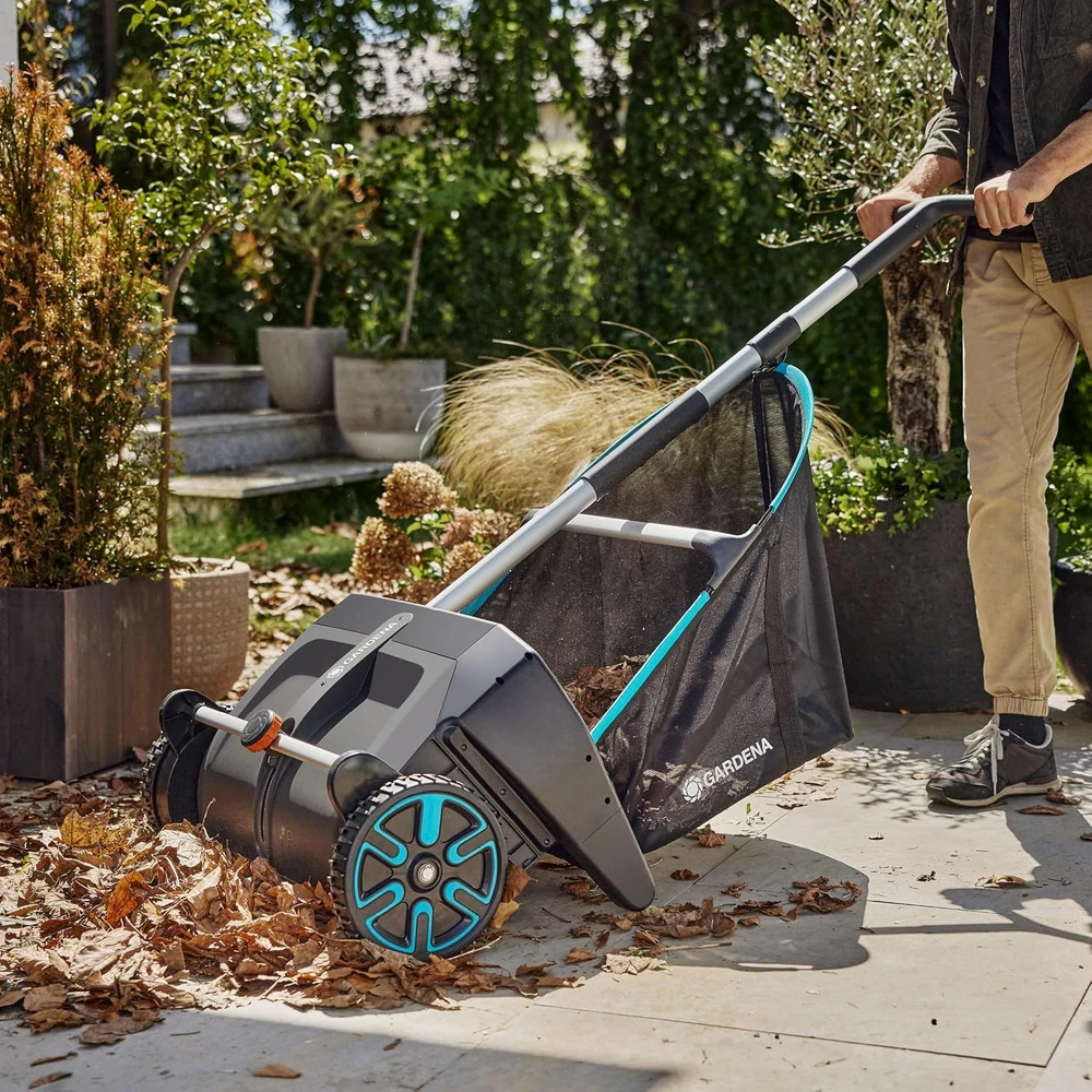 Gardena lapų surinktuvas vejoms ir terasoms su keičiamais šepečiais 03566-20