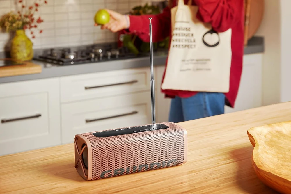 Grundig belaidė Bluetooth kolonėlė su DAB+ ir FM radiju, 5 W, juoda, GLR7764