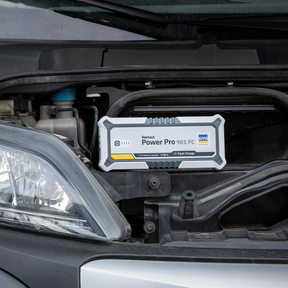 GYS automobilio akumuliatoriaus paleidimo įrenginys 12 V 1400 A su USB-C 085879