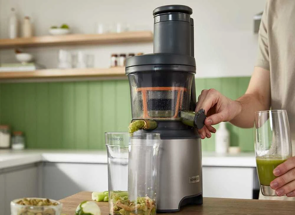 Kenwood lėtaeigė sulčiaspaudė 230 W, XL įkrovimo angos, 1 l talpa, PureJuice JMP85.000SI