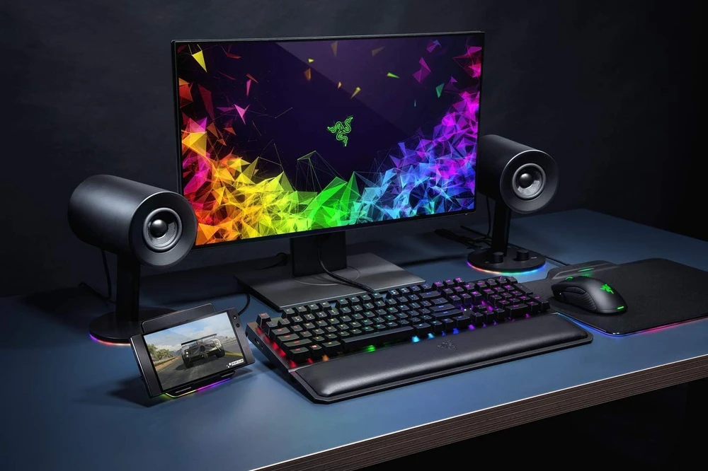Kompiuterio kolonėlės Razer 2.0 kompiuterinės garsiakalbės su AUX ir USB, 3 colių stiklo pluošto garsiakalbiai, RGB apšvietimas, Nommo Chroma