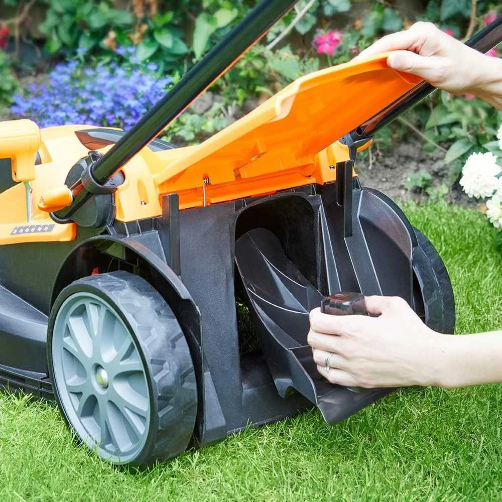 Lawnmaster akumuliatorinė vejapjovė, 24V, 37 cm pjovimo plotis, plieno korpusas, CLMF2437G-03