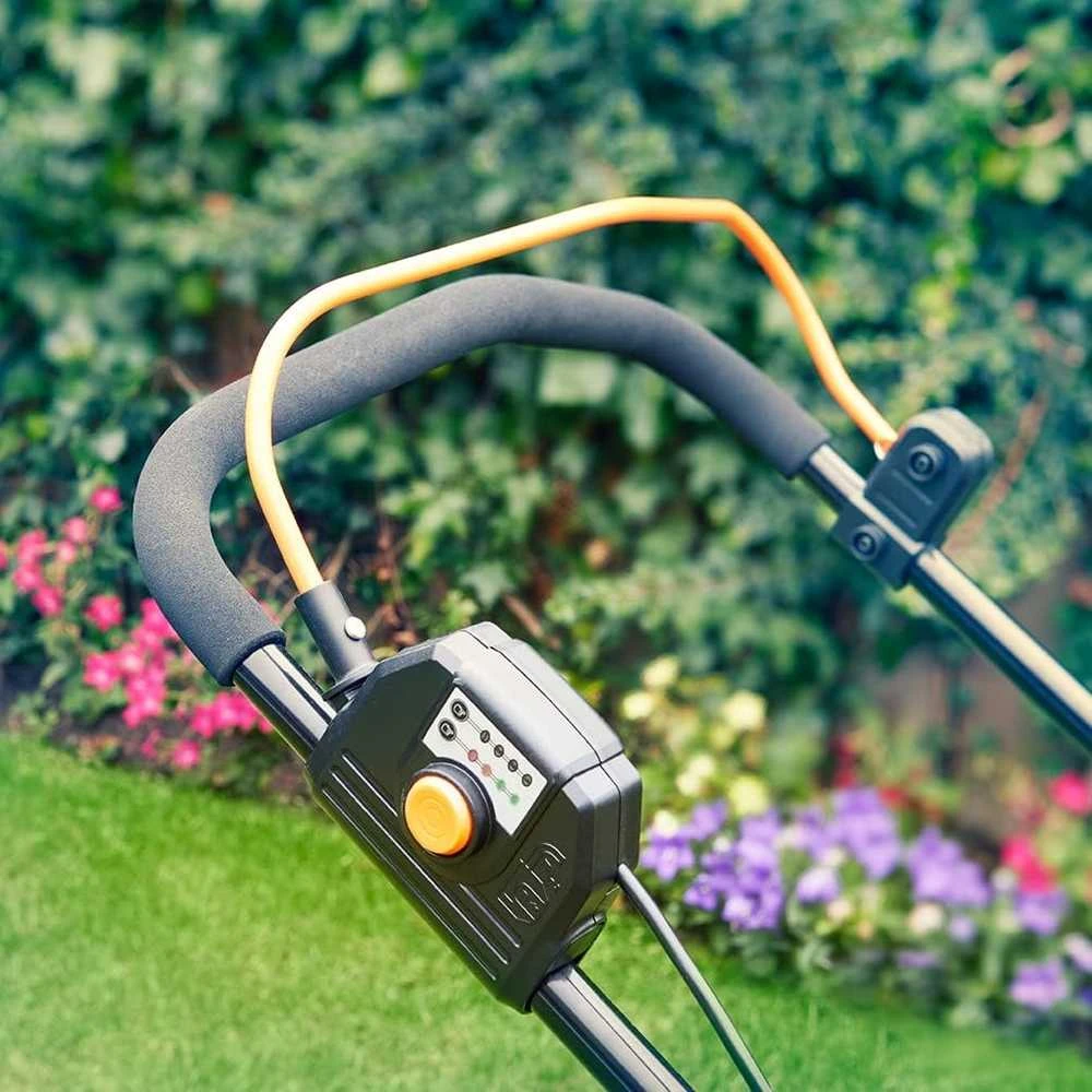 Lawnmaster akumuliatorinė vejapjovė, 24V, 37 cm pjovimo plotis, plieno korpusas, CLMF2437G-03