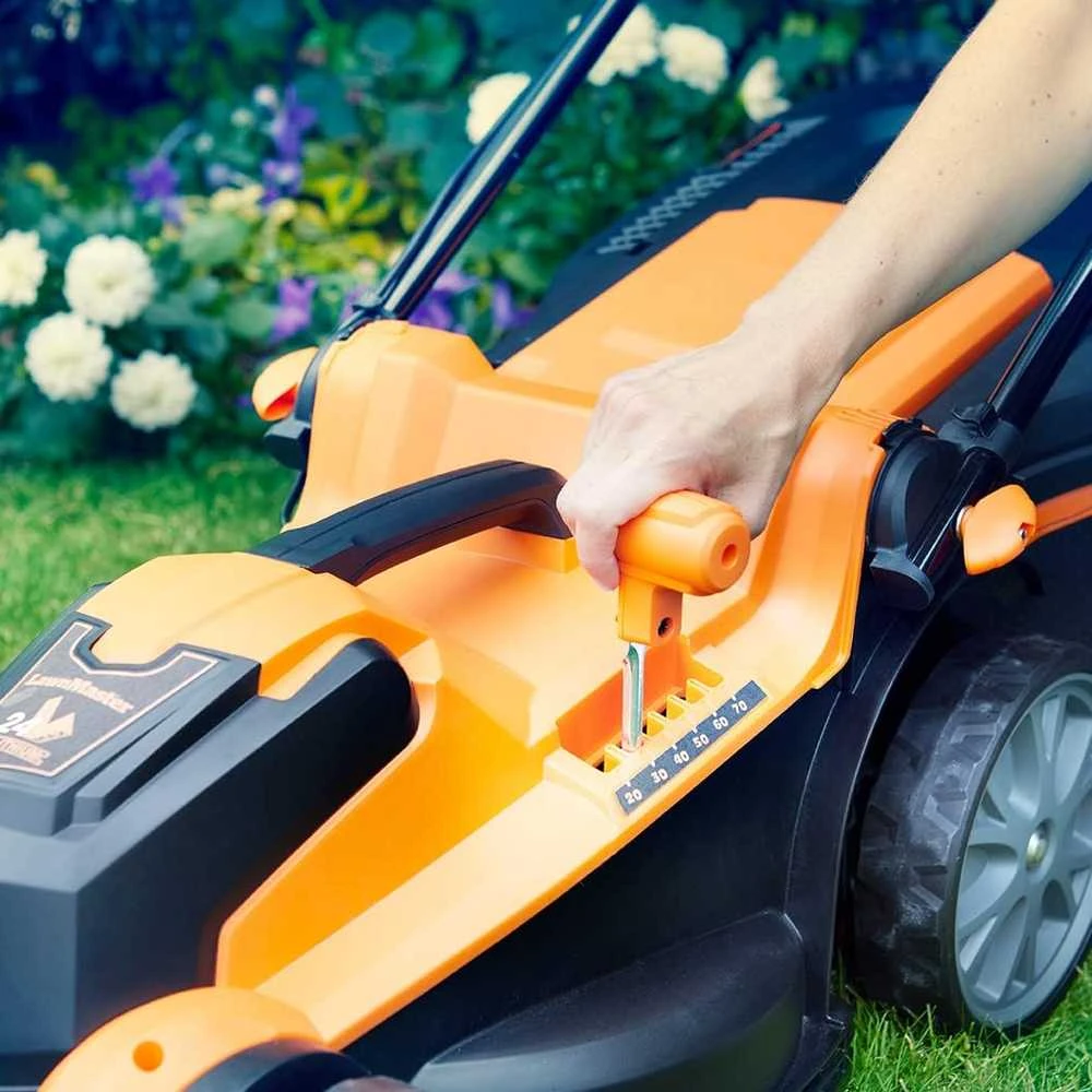 Lawnmaster akumuliatorinė vejapjovė, 24V, 37 cm pjovimo plotis, plieno korpusas, CLMF2437G-03