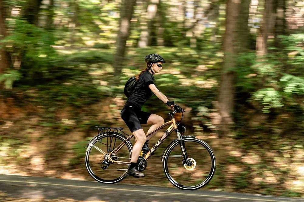 Licorne Bike 28 colių aliuminis trekking dviratis su diskiniais stabdžiais, 21 pavaros