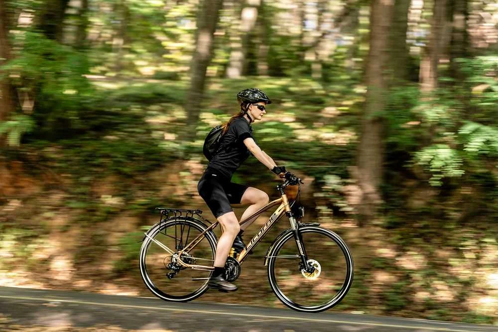 Licorne Bike hibridinis dviratis, 28 colių, aliuminio rėmas, diskiniai stabdžiai, 21 pavara