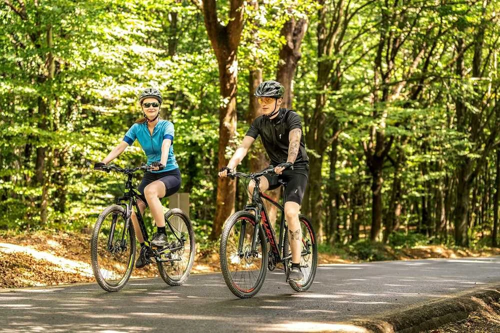 Licorne Bike kalnų dviratis, 27,5 colių ratai, aliuminio rėmas, 21 pavarų sistema, diskiniai stabdžiai, juodos ir baltos spalvos, M 01 LCR 29760 18 001