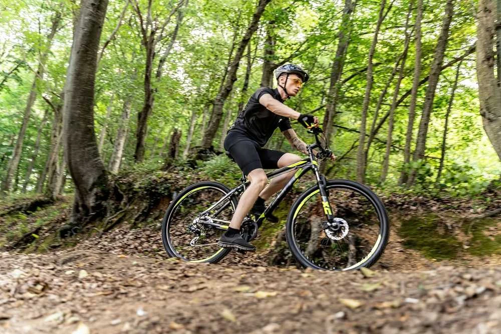 Licorne Bike kalnų dviratis, 27,5 colių ratai, aliuminio rėmas, 21 pavarų sistema, diskiniai stabdžiai, juodos ir baltos spalvos, M 01 LCR 29760 18 001