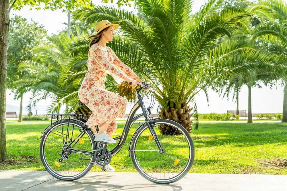 Licorne Bike miesto dviratis 21 pavaros 26 colių ratai, plieno rėmas, balta spalva Stella Premium