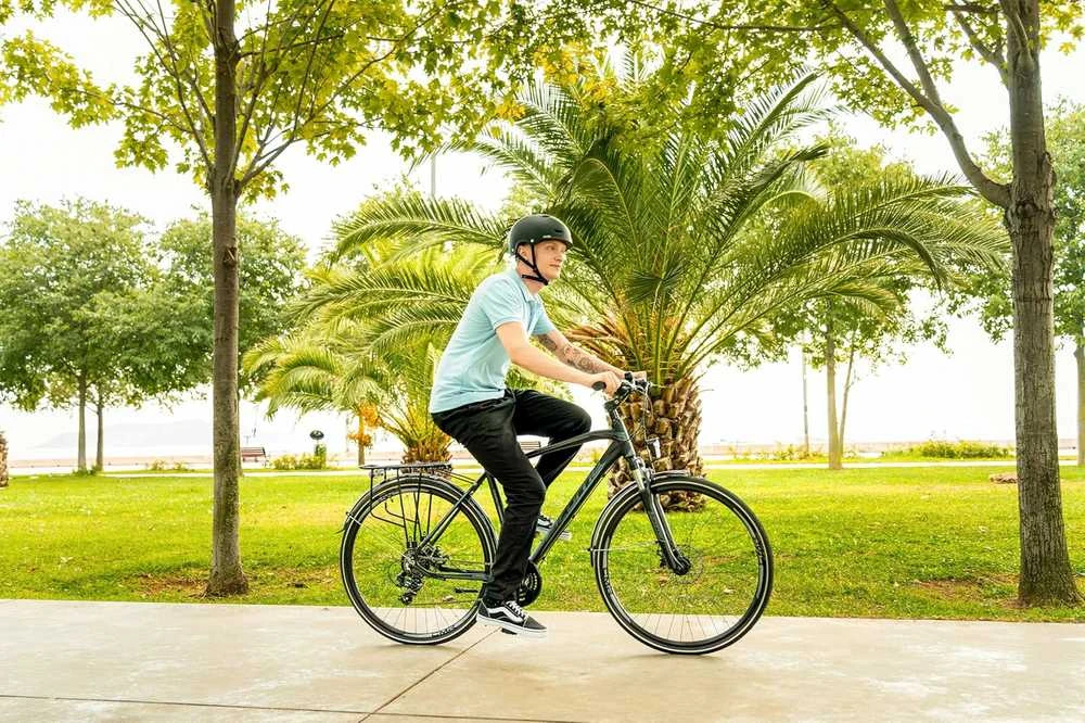 Licorne Bike trekkinginis dviratis, 28 colių ratai, aliuminio rėmas, 21 pavaros, diskiniai stabdžiai