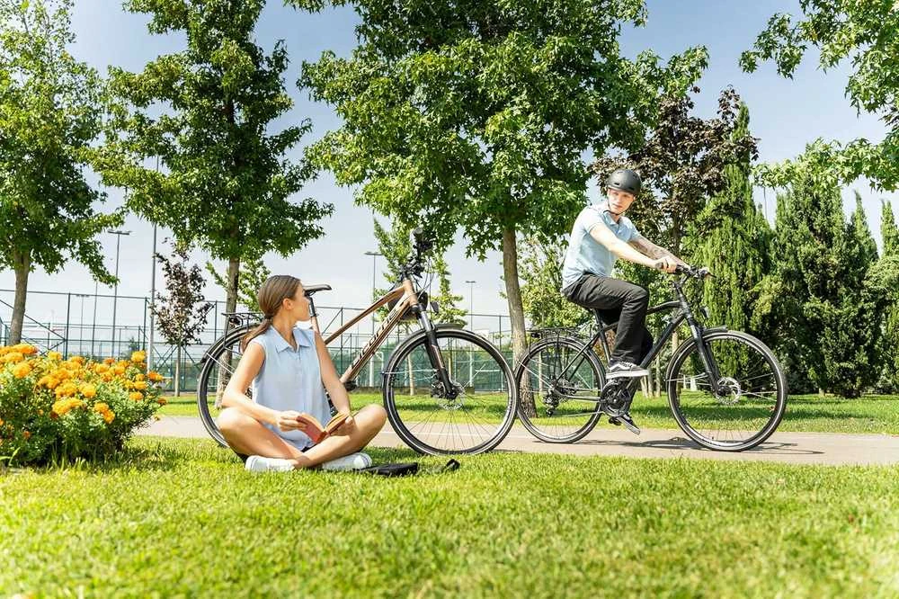 Licorne Bike trekkinginis dviratis, 28 colių ratai, aliuminio rėmas, 21 pavaros, diskiniai stabdžiai