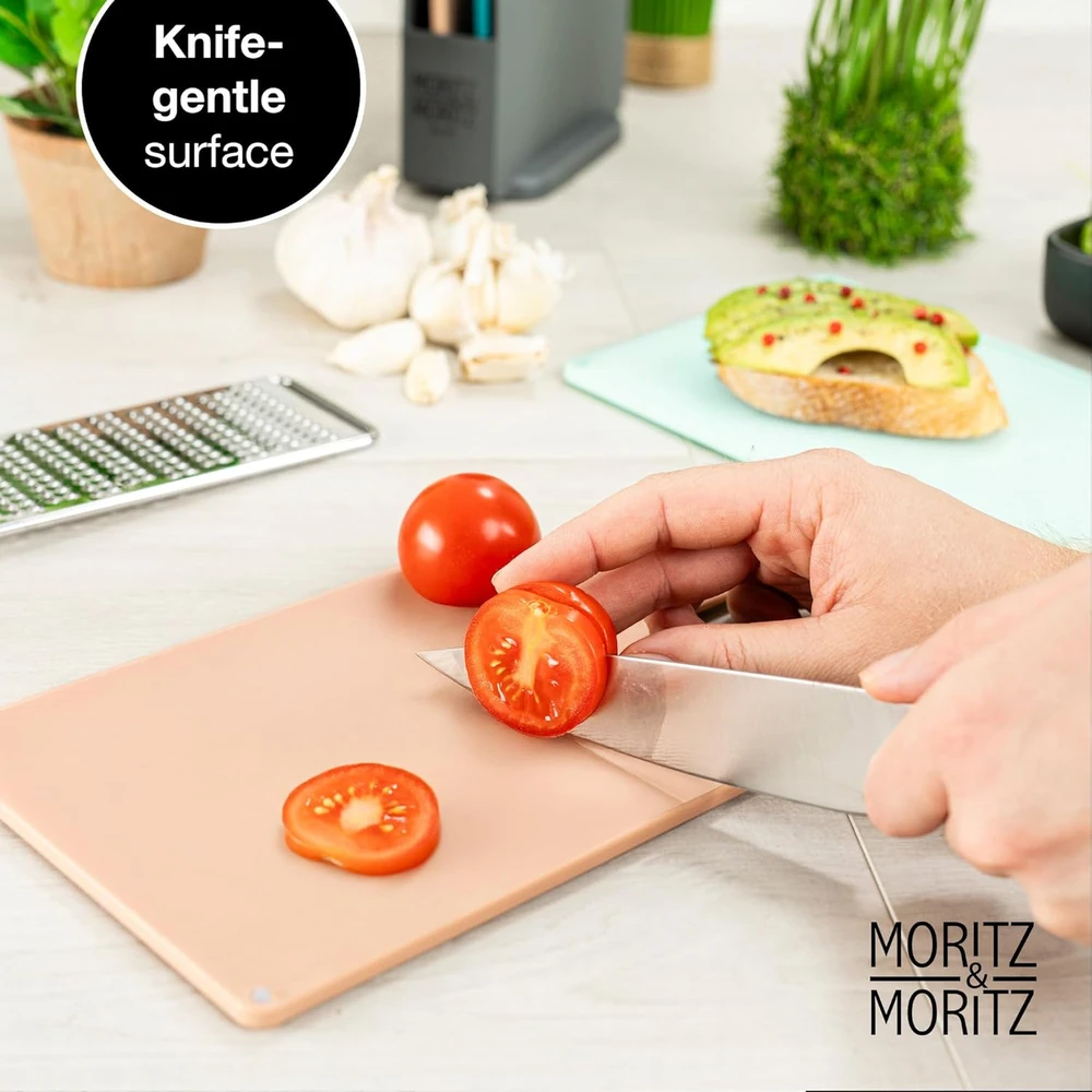 Moritz & Moritz plastikinių pjaustymo lentelių rinkinys su stovu, 4 vnt., 20,5 x 14,5 cm, neslystančios
