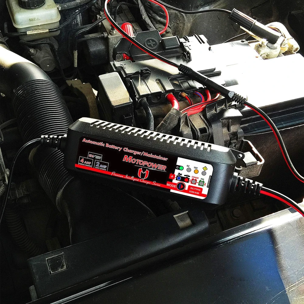 MOTOPOWER akumuliatorių įkroviklis 6V/12V 4A su automatiniu režimu ir atkūrimo funkcija MP00207-FR