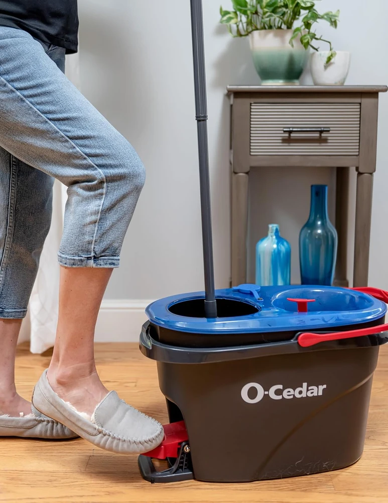 O-Cedar grindų valymo sistema EasyWring su mikrofibros mopais, dviejų skyrių kibiru ir 2 papildomais užpildais