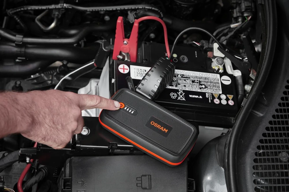 OSRAM ACE akumuliatorius-užvedėjas, ličio 13000 mAh, min srovė 300A. max srovė 1500A ,5V 2,4A,9V2.0