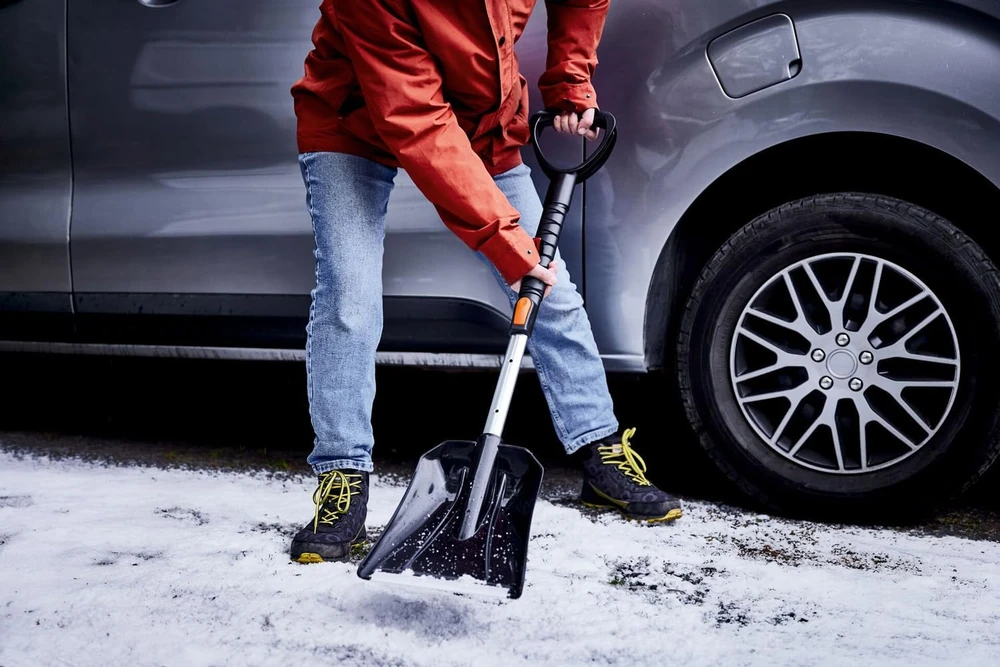 OSRAM automobilinis sniego valymo įrankis 4 viename su ledo grandikliu OSB010