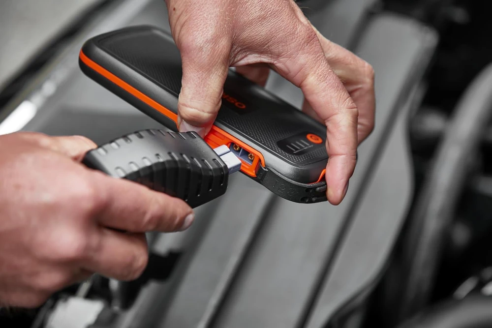 Prietaisas automobiliui užvesti Osram Starter 200