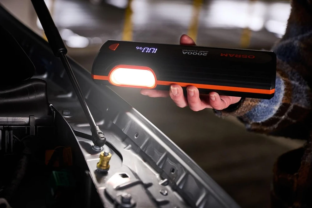 OSRAM avarinis automobilio užvedimo įrenginys 12 V 2000 A su USB-C powerbanku OJS040