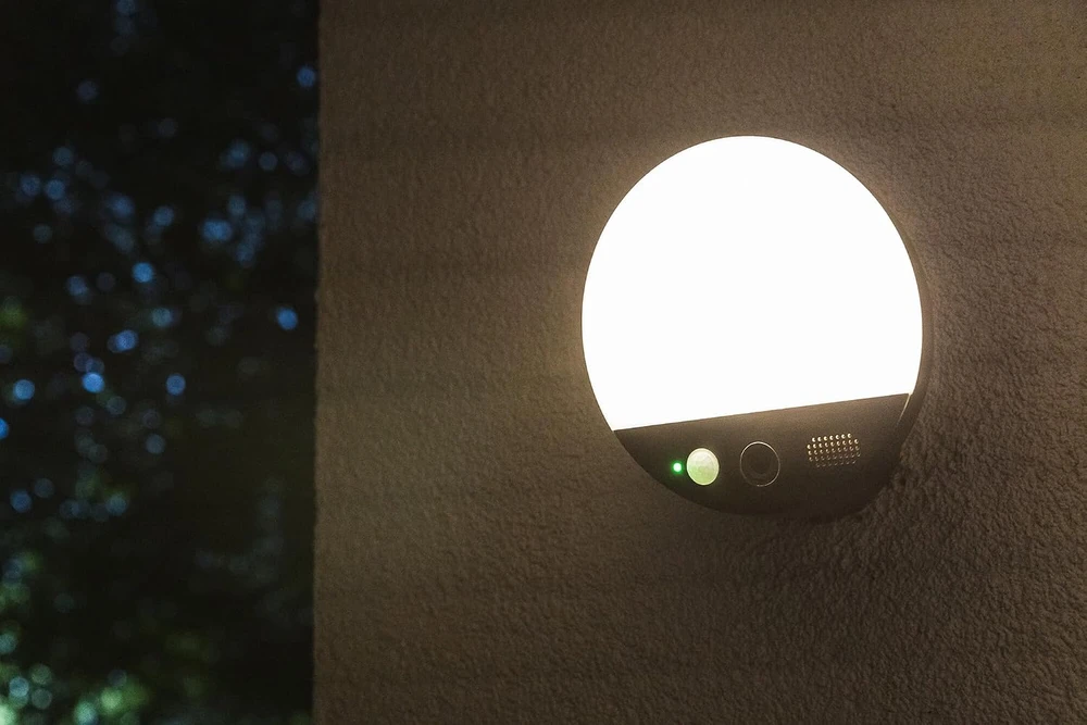 OSRAM išmanusis lauko sieninis LED šviestuvas su HD kamera, Wi-Fi ir judesio jutikliu 4099854474910