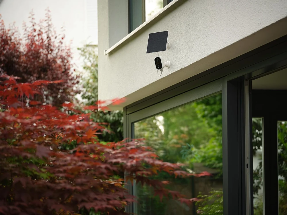 OSRAM lauko Wi-Fi kamera 1440p su saulės baterija 4058075850576