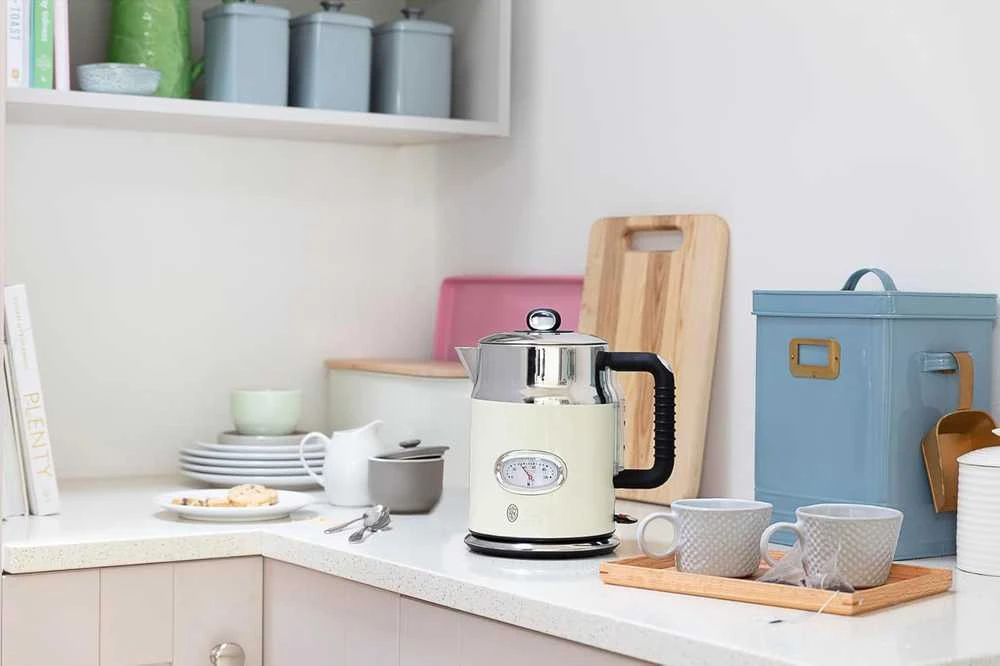 Russell Hobbs elektrinis virdulys 1,7 l, 2400 W, nerūdijančio plieno, kreminės spalvos, Retro 21672-70