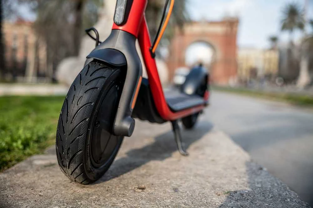 Segway-Ninebot elektrinis paspirtukas 350 W, 38 km nuotolis, 10 colių ratai, D38D modelis