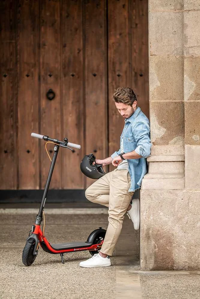 Segway-Ninebot elektrinis paspirtukas 350 W, 38 km nuotolis, 10 colių ratai, D38D modelis