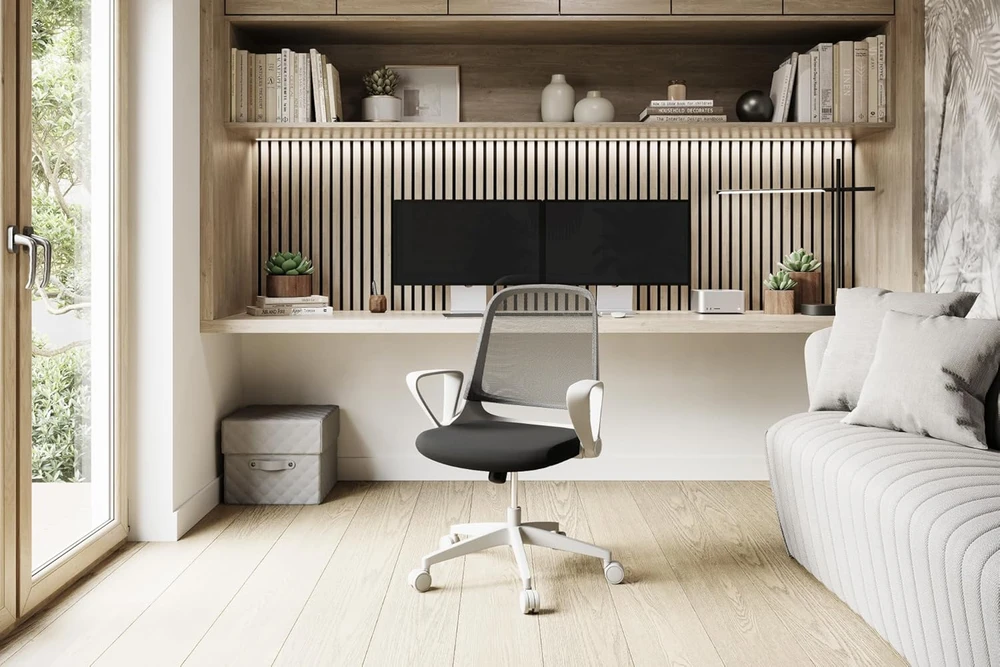 SENSE7 ergonominė biuro kėdė su tinkline atlošo medžiaga ir reguliuojamais porankiais Sopty