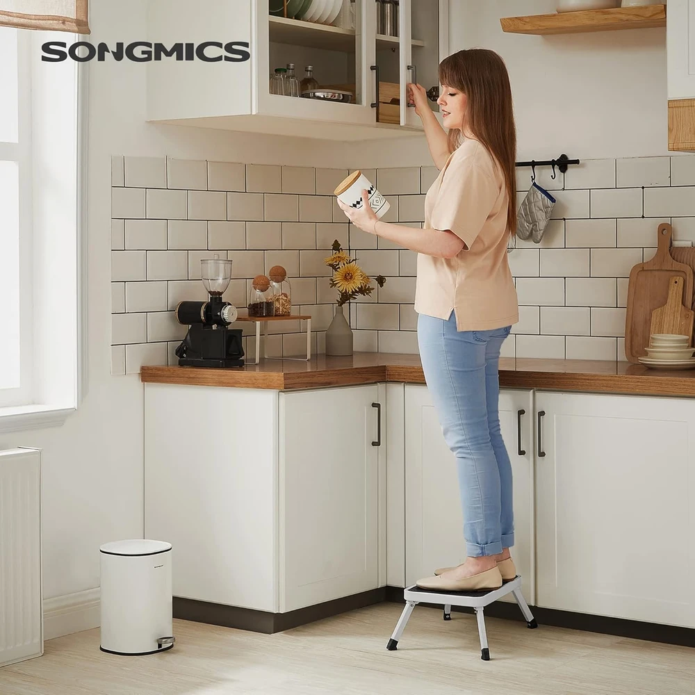 SONGMICS viena pakopa sulankstomas plieno laiptelis, neslystantis, apkrova iki 150 kg, GSL01WT