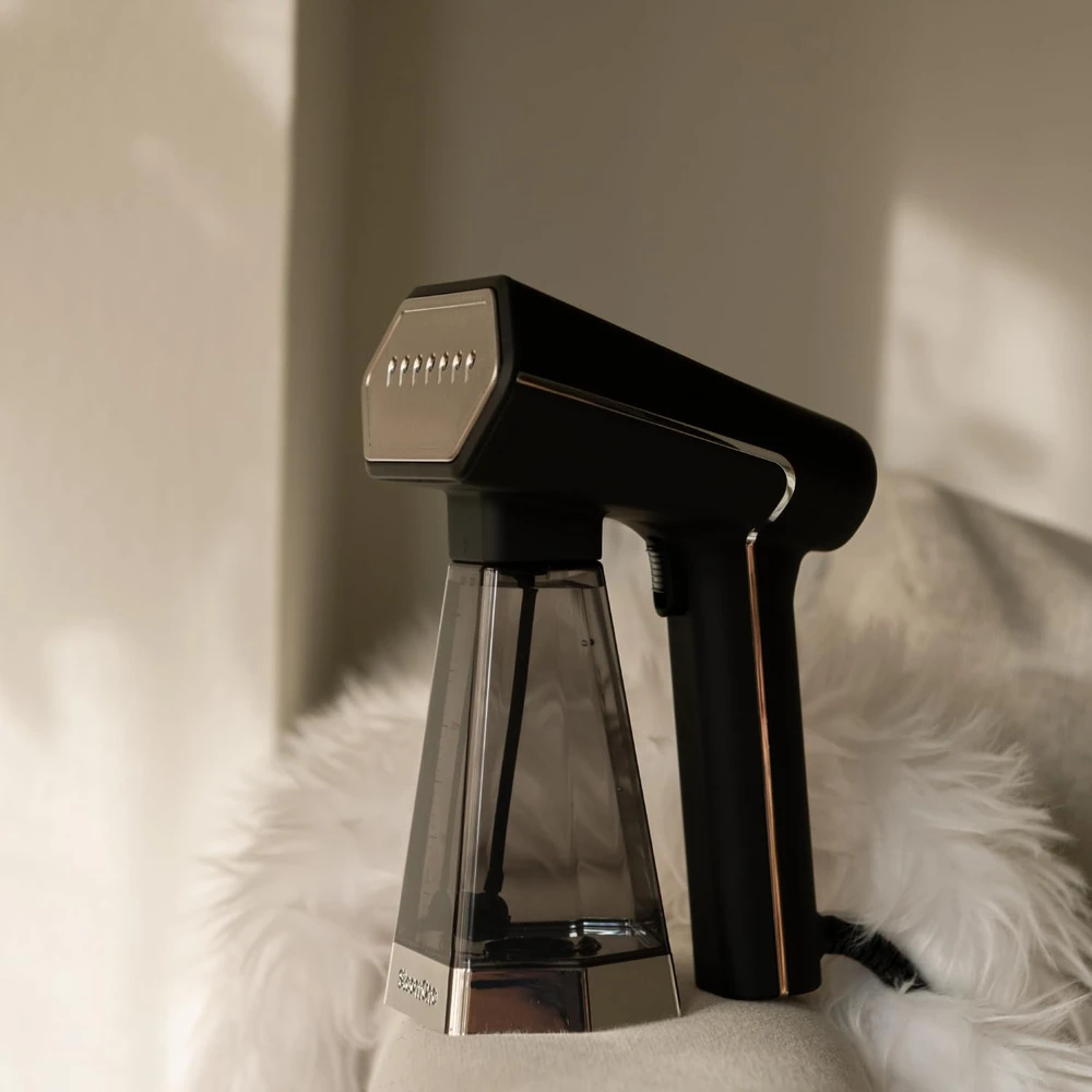 SteamOne vertikalus drabužių garintuvas 2000 W, 30 g/min, 300 ml SN300SB