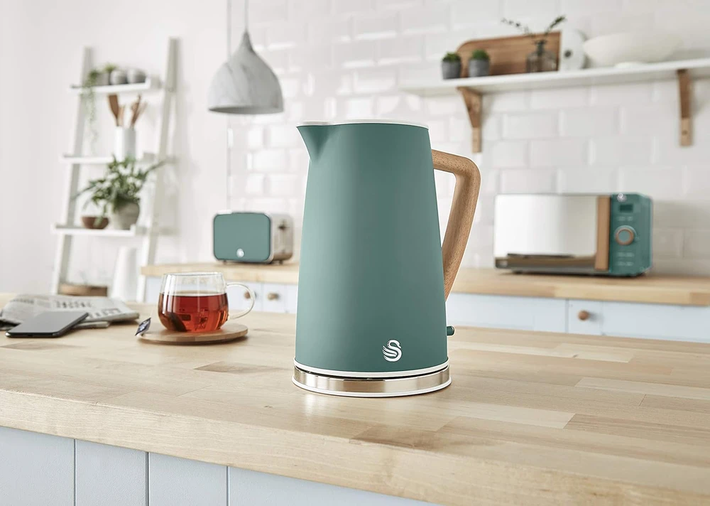 Swan virtuvės rinkinys Nordic stiliaus: virdulys 1,7 l 2200 W, skrudintuvas 2 riekėms, mikrobangų krosnelė 20 l, žalias