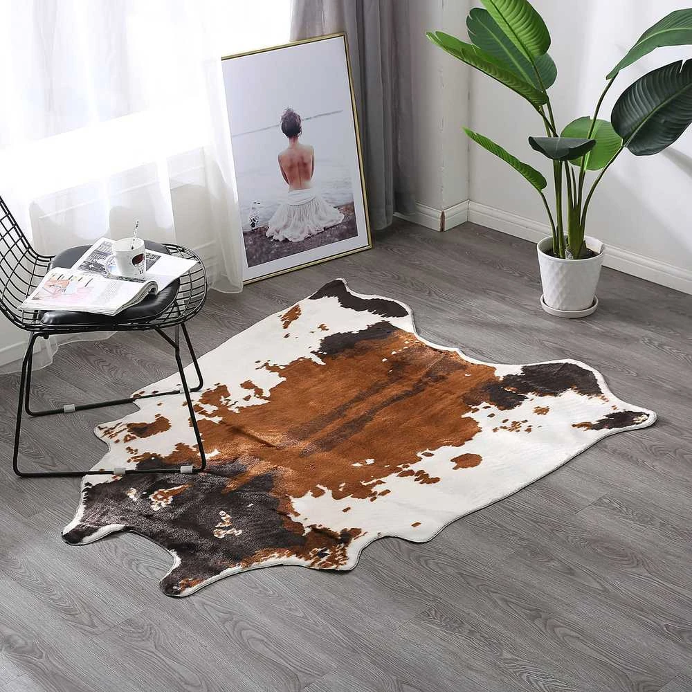 townssilk dirbtinės odos kilimas su karvės raštu, 135 × 140 cm, rankų darbo, poliesteris