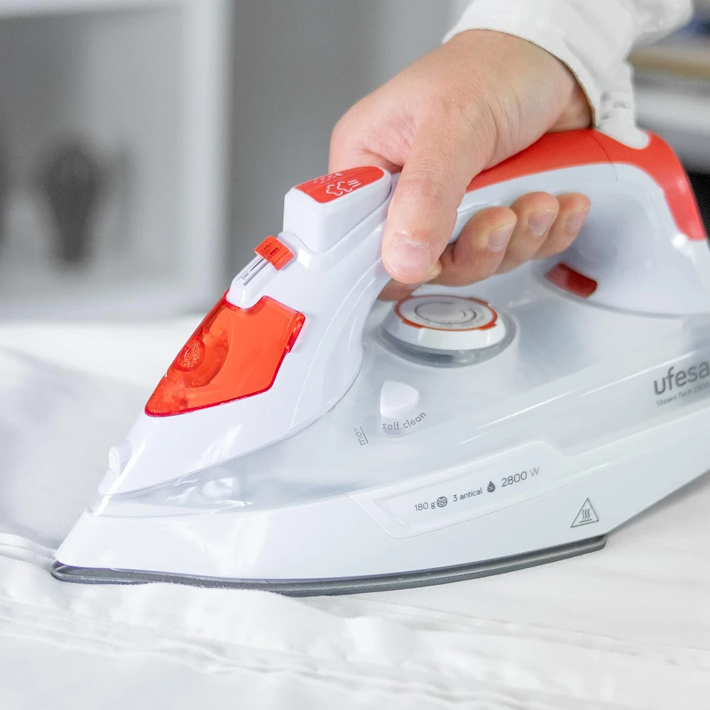 Ufesa garinis lygintuvas Steam Tech 2800, 2800 W, keraminis padas, 180 g garų smūgis