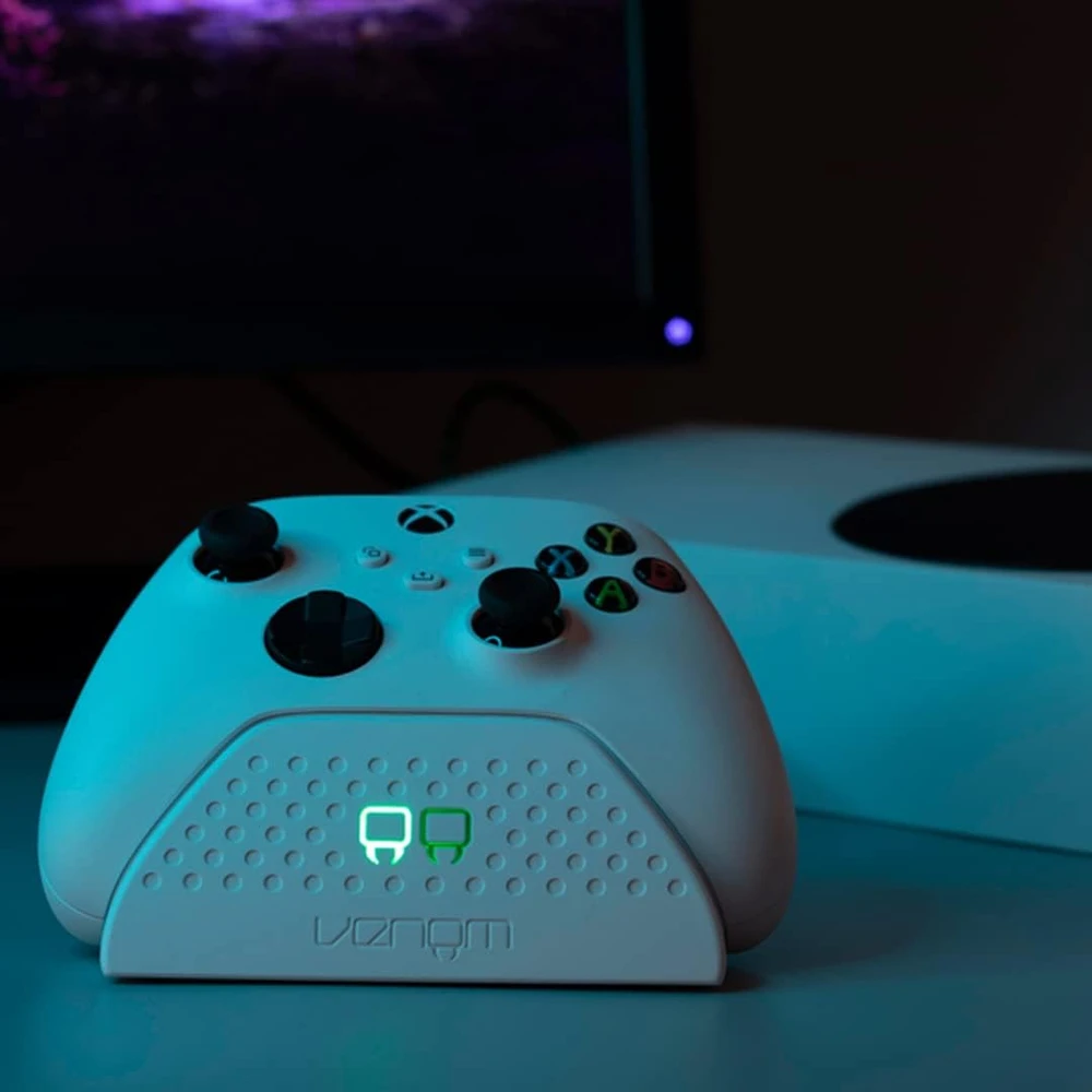 VENOM baterijos XBOX serijos / XBOX One planšetėms (2x1100mAh) + 3 metrų laidas