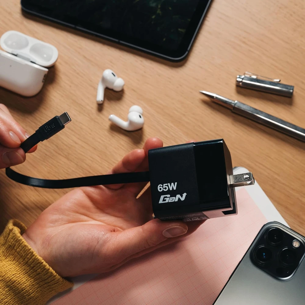 Verbatim GaN sieninis įkroviklis, 65 W, 2 prievadai, USB-C laidas, sulankstomas JAV kištukas su ES / JK adapteriais