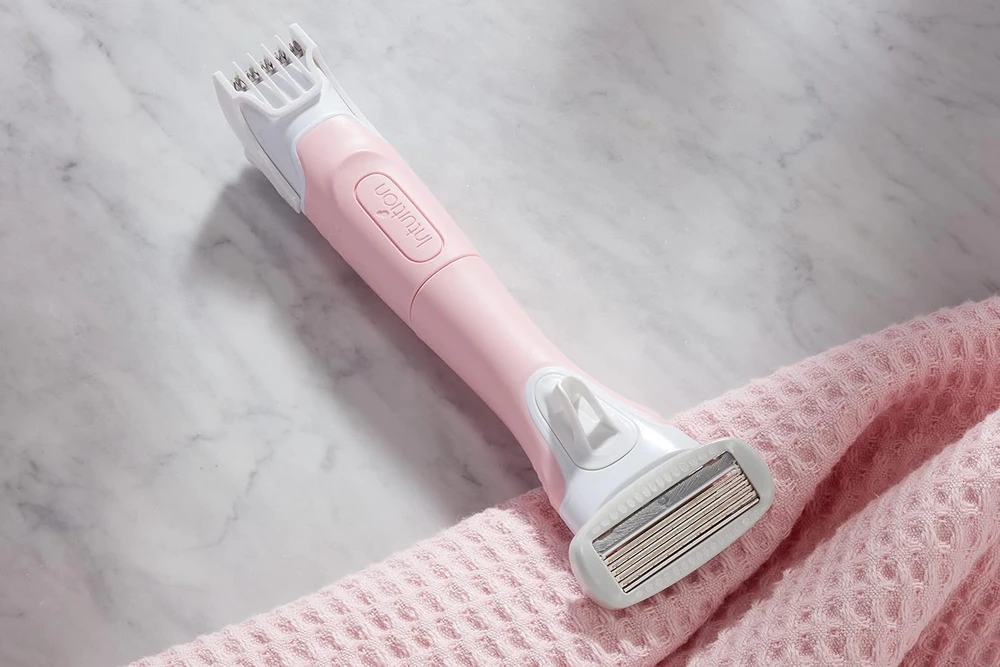 Wilkinson Sword bikini srities skutimosi mašinėlė ir trimeris, 5 ašmenys, vandeniui atsparus, Intuition Complete