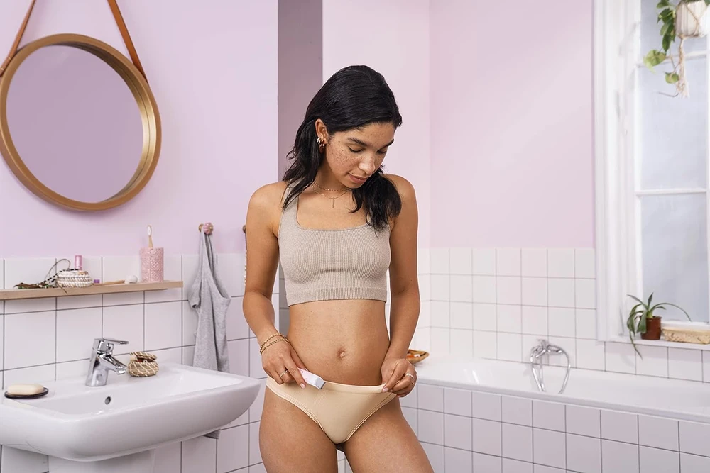 Wilkinson Sword bikini srities skutimosi mašinėlė ir trimeris, 5 ašmenys, vandeniui atsparus, Intuition Complete
